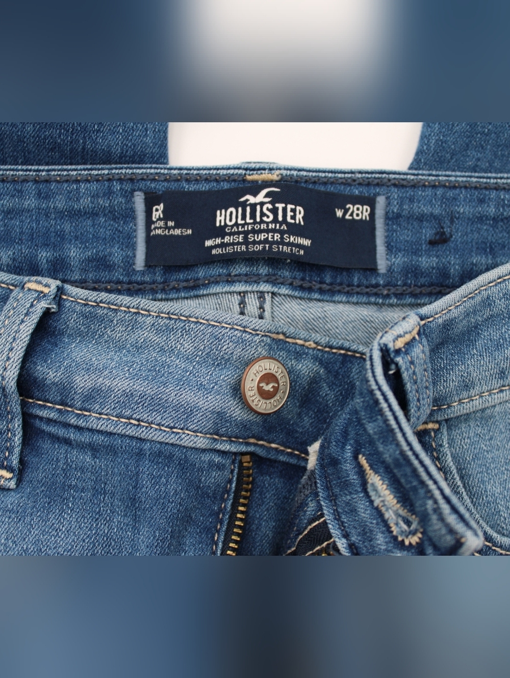 Hollister Medium Wash Distressed Skinny Jeans Size 6 (28R) - Picture 3 of 8